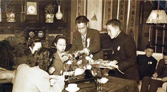 他是天生“福将”一生吃喝玩乐却躺赢成共和国开国功臣